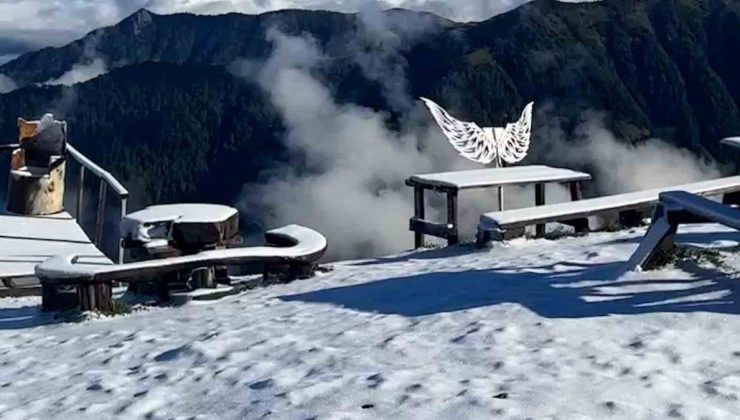 Rize’nin Çamlıhemşin ve İkizdere yaylaları kar altında, dönüş mesaisi hızlandı