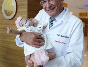 Safra yolları olmayan Ece bebek, annesinden nakledilen karaciğer dokusuyla iyileşti