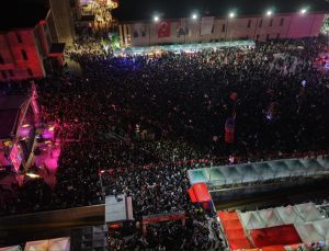 Sagopa Kajmer, Niğde 6. Gastronomi Festivali’nde sahne alıp şarkılarını söyledi