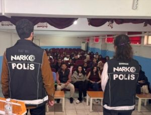 Şırnak Silopi’de Narkotik ekipleri MYO öğrencilerine bağımlılık eğitimi verdi