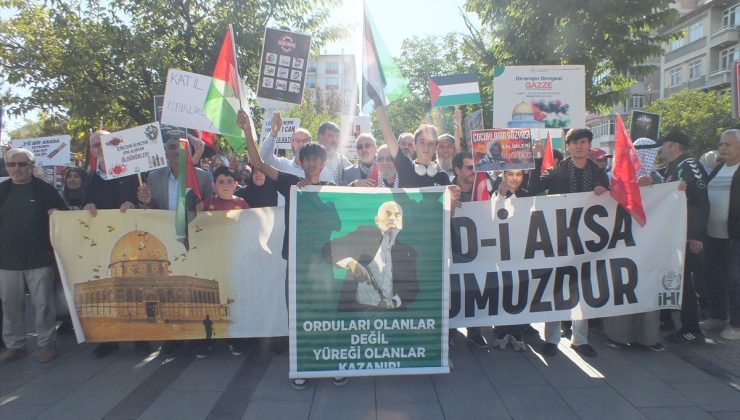 Sivas Filistin Dayanışma Platformu, Gazze soykırımının 3. yılında yürüyüş düzenledi