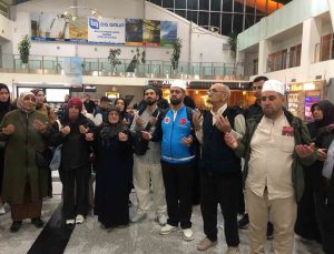 Sivas’ta özel gereksinimli İmamoğlu, hayırseverlerin desteğiyle umreye uğurlandı