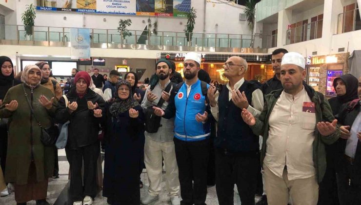Sivas’ta özel gereksinimli İmamoğlu, hayırseverlerin desteğiyle umreye uğurlandı