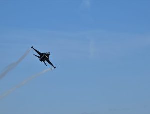 SOLOTÜRK, Mudanya Mütarekesi’nin 104. yıl dönümü etkinliğinde gösteri uçuşu yaptı