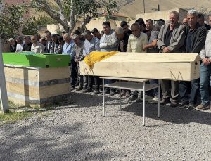Tarsus’ta tıra çarpan araçta ölen çift Niğde’de toprağa verildi