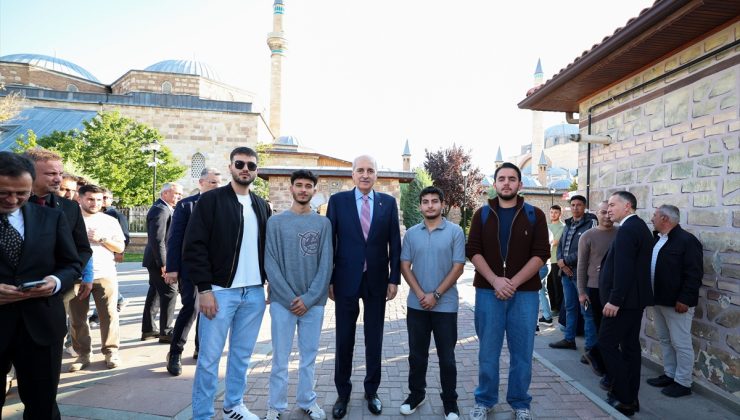 TBMM Başkanı Kurtulmuş, Konya’da Mevlana Müzesi’ni ziyaret edip dua etti