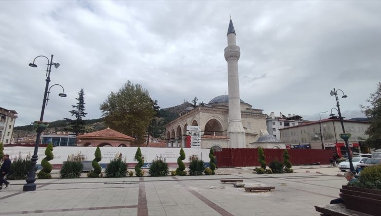 Tokat’ta Gülbahar Hatun Camisi’nin depreme dayanıksız minaresi yeniden inşa edildi