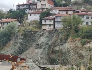 Tokat’ta inşaat kazısında mahalle yolun çöktü