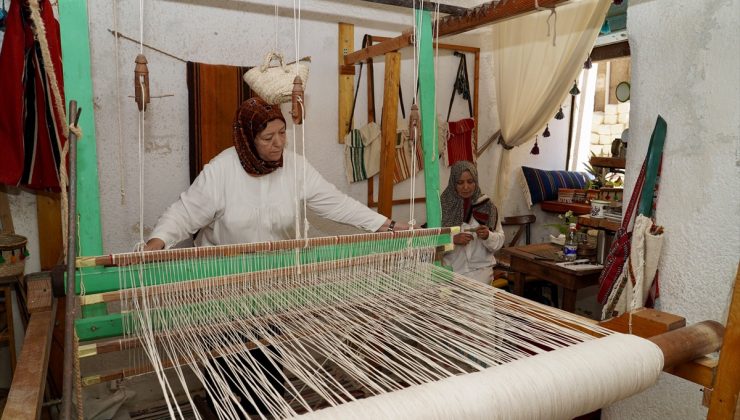 Trablus’ta asırlık tezgahta dokumacılığı Zeynep ve Ayşe Madi yaşatıyor