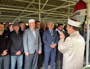 TRT muhabiri Levent Öztürk, Akçakoca’da kalp krizi geçirip Düzce’de defnedildi.
