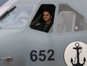 Türk Deniz Kuvvetleri ilk kadın uçak pilotunu Kocaeli’de göreve başlattı