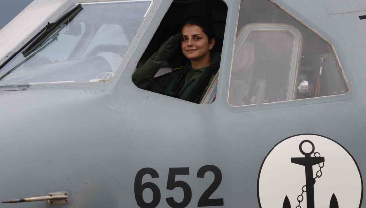 Türk Deniz Kuvvetleri ilk kadın uçak pilotunu Kocaeli’de göreve başlattı