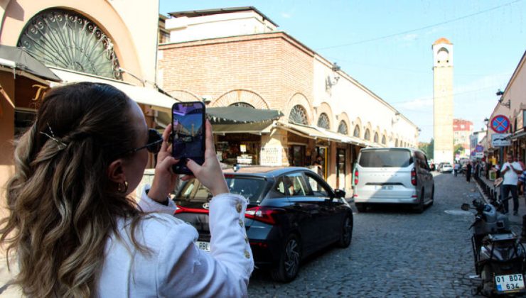 Türkiye’nin en yüksek saat kulesinin yer aldığı Adana’nın tarihi caddesi trafiğe kapatıldı