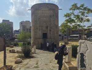 Urumiye’deki 800 yıllık Selçuklu eseri Üç Kümbet turistlerin ilgisini çekiyor