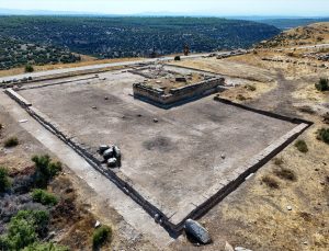 Uşak Blaundos’ta 2500 yıl önce yapılan 250 metrelik temenos duvarı bulundu
