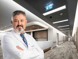 Uzm. Dr. Yalçın, boğaz reflüsünün ses kısıklığı ve öksürükle seyrettiğini söyledi