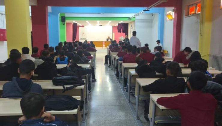 Van Tuşba’da liseli gençlere Peygamberimizin güzel ahlakı anlatıldı