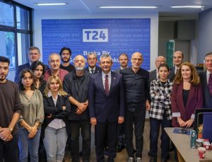 Yeni Parti Genel Başkanı Özgür Özel, T24 Ankara bürosunu Murat Emir’le ziyaret etti