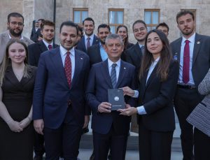 YENİ Partili Cem Aydın KYK bursunun 16 günlük yemeği karşılamasını eleştirdi