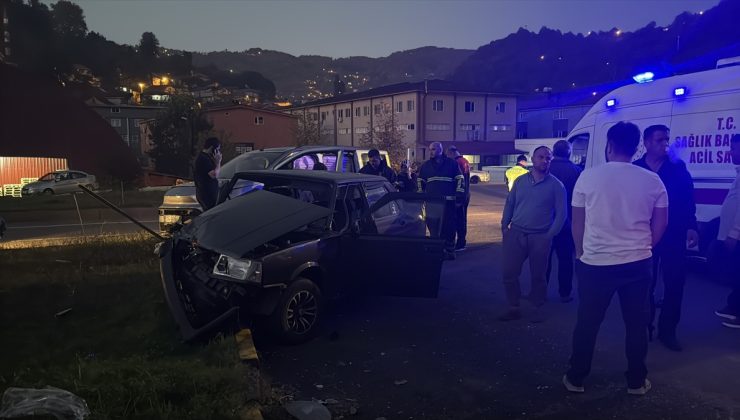 Zonguldak’ta Üzülmez Tüneli mevkisinde iki aracın çarpıştığı kazada 6 kişi yaralandı